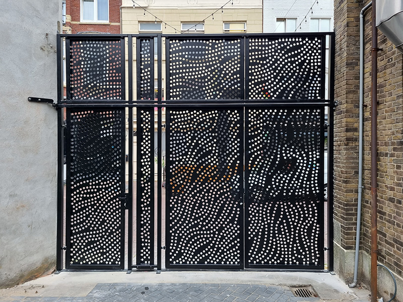 achterpoort-met-geperforeerde-gevelschermen