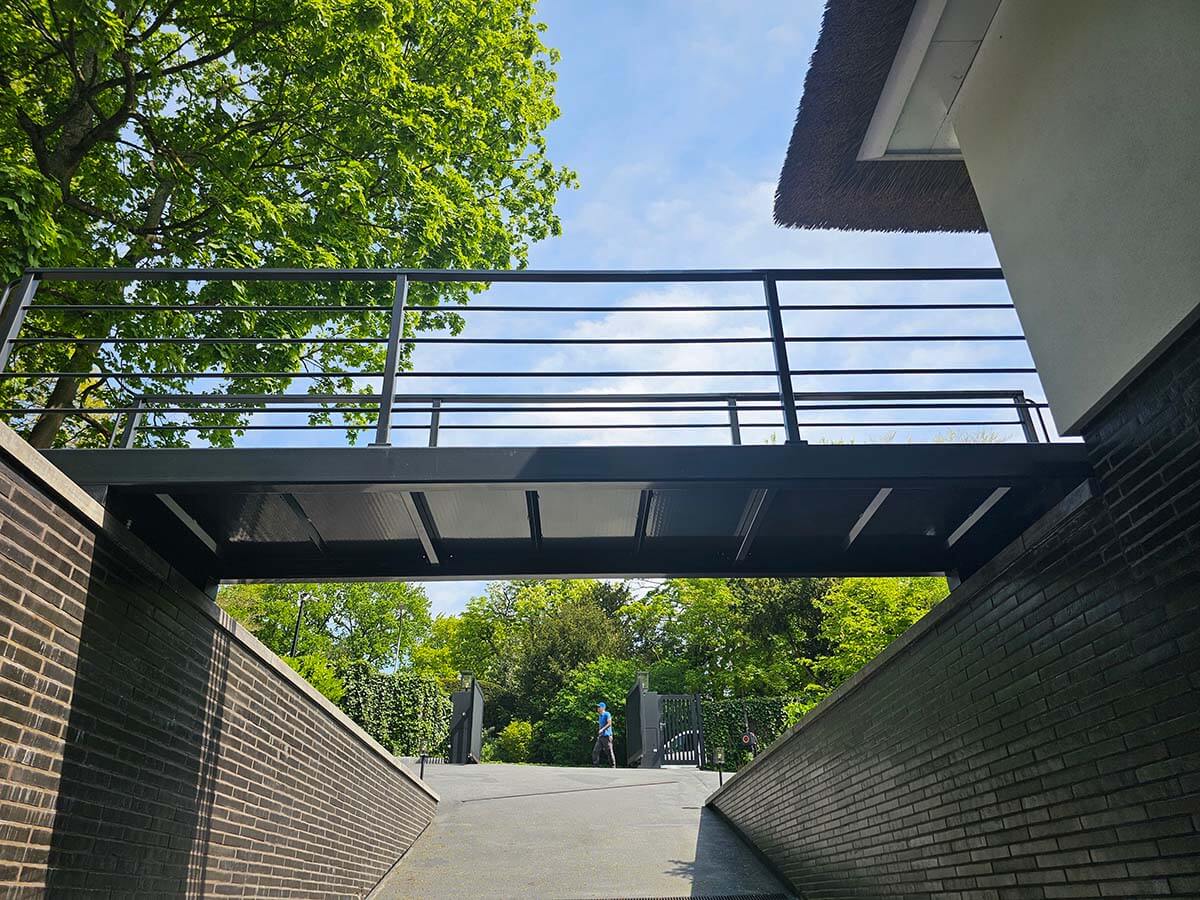 stalen-loopbrug-onderkant